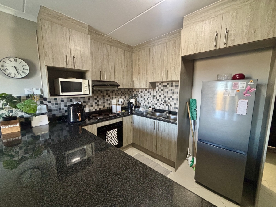 To Let 2 Bedroom Property for Rent in Buh Rein Estate Western Cape